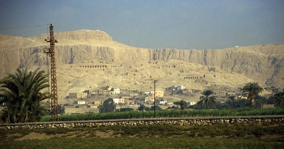 Podcast: Arheologii descoperă un mormânt vechi de 3.000 de ani lângă Luxor (+1)