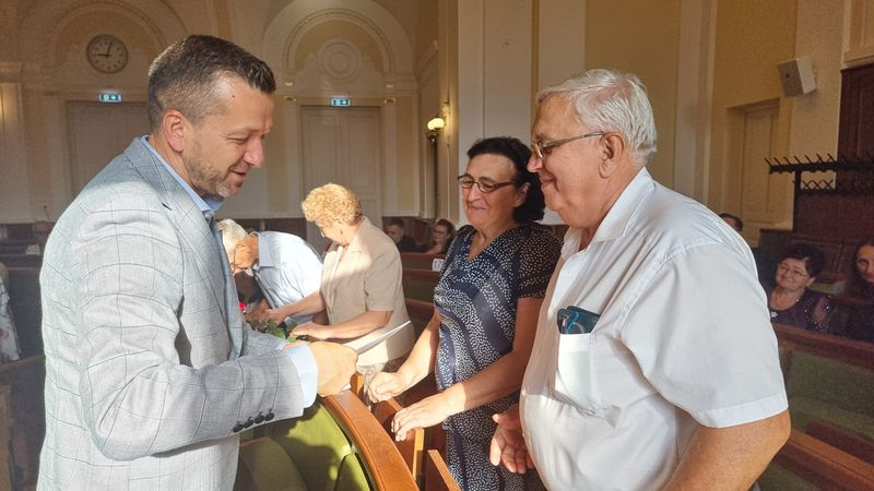 A zecea Nuntă de Aur din 2026: Primăria Oradea împarte 25.000 de lei