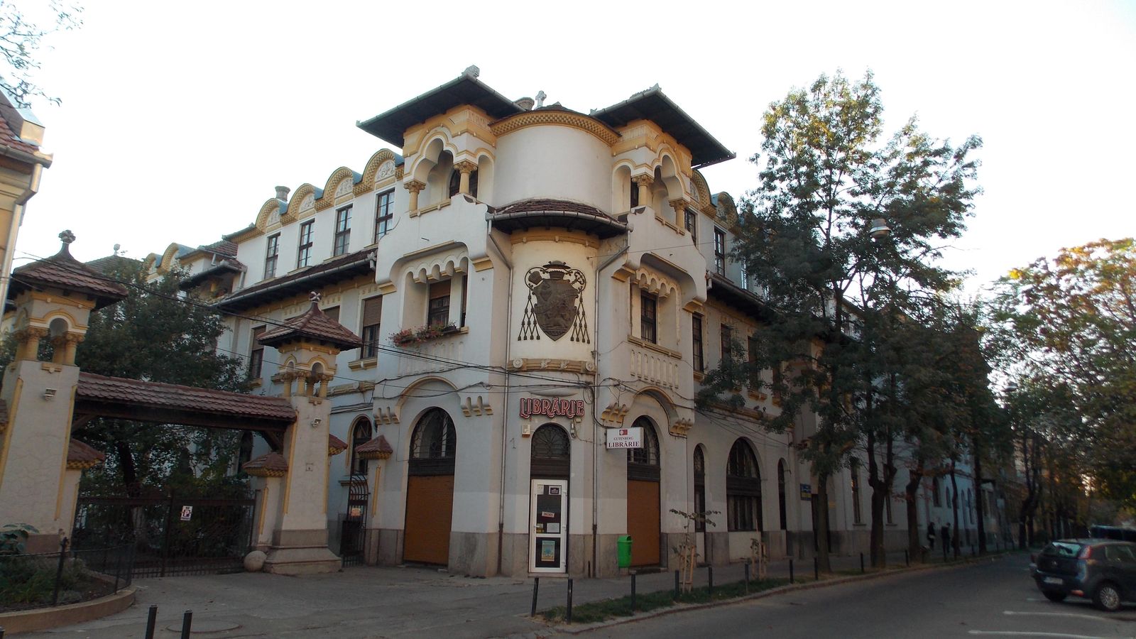 Liceul Greco-Catolic din Oradea — clădire școlară, vedere peisaj