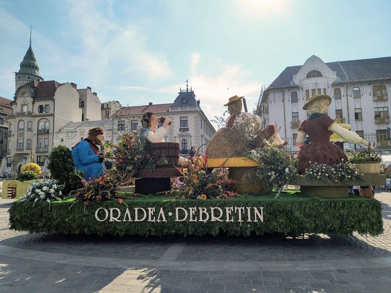 Carele alegorice din Debrecen, în Piața Unirii până la 20:00