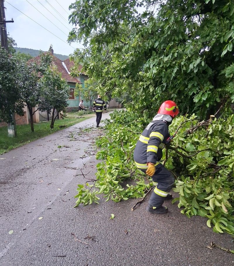 Cod galben de furtuni în Bihor: recomandările ISU pentru 27 iulie