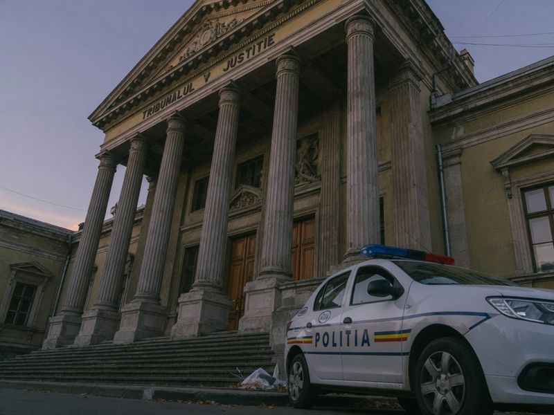 Doi condamnați pentru trafic de minori și furt, ridicați de polițiștii bihoreni