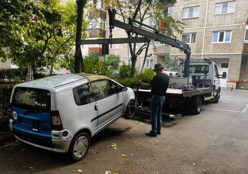 Două mașini AIXAM ridicate de pe străzi. Proprietarii au 10 zile