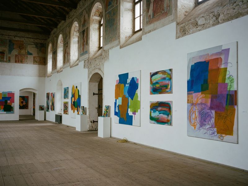 Expoziția Abstract aduce artiști bihoreni la Cetatea Oradea
