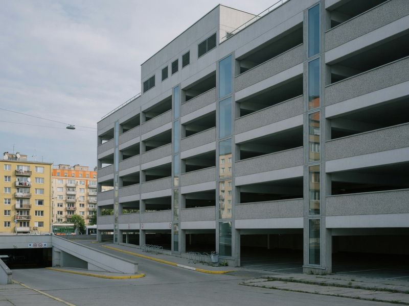Ghidul parcărilor din Oradea: unde poți lăsa mașina gratuit și cât costă zonele centrale