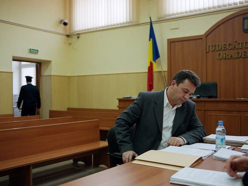 Judecătoria Oradea amână pedeapsa pentru furtul a patru bonuri