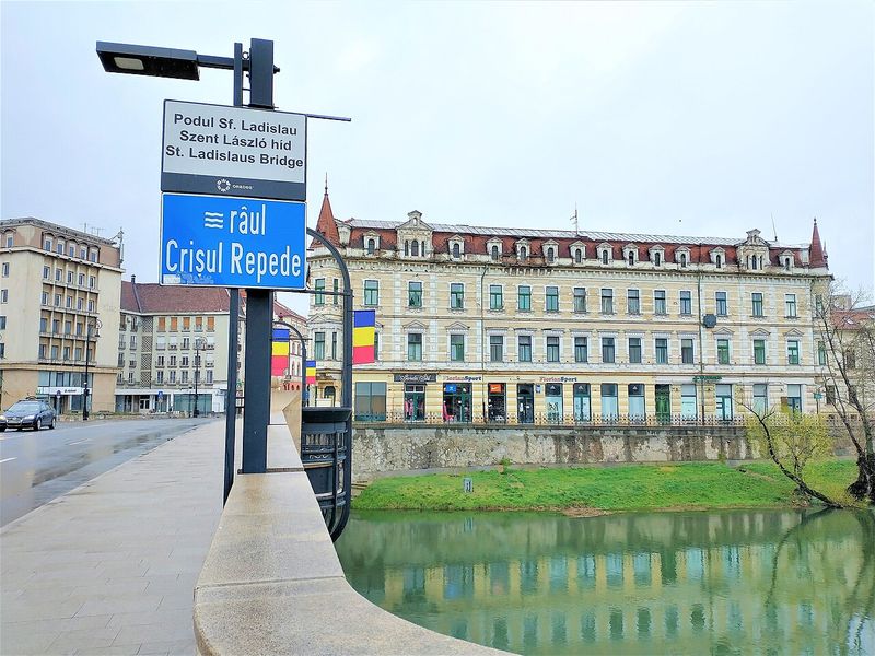 Centru Oradea, vedere pe stradă — context parcări de domiciliu