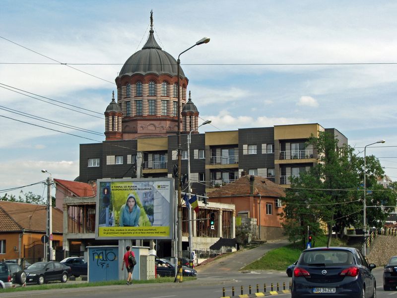 Strada Nufărului din Oradea — peisaj urban cu stradă și trafic