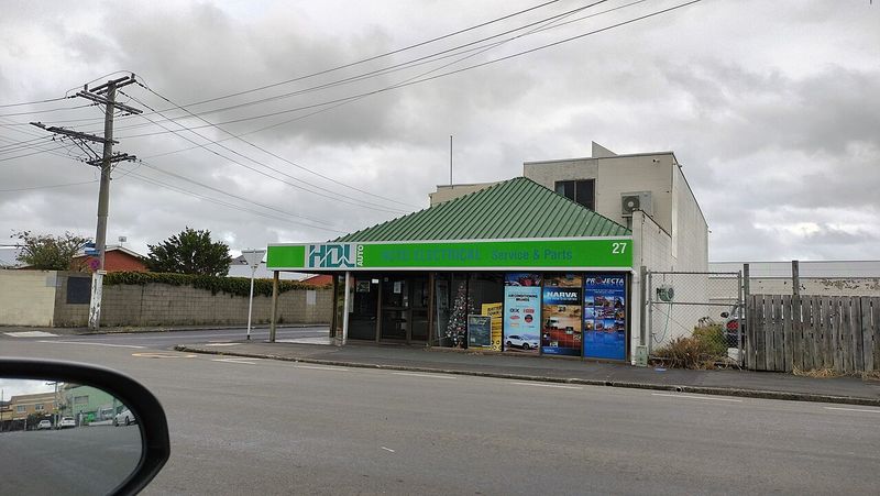 Mașini într-un service auto